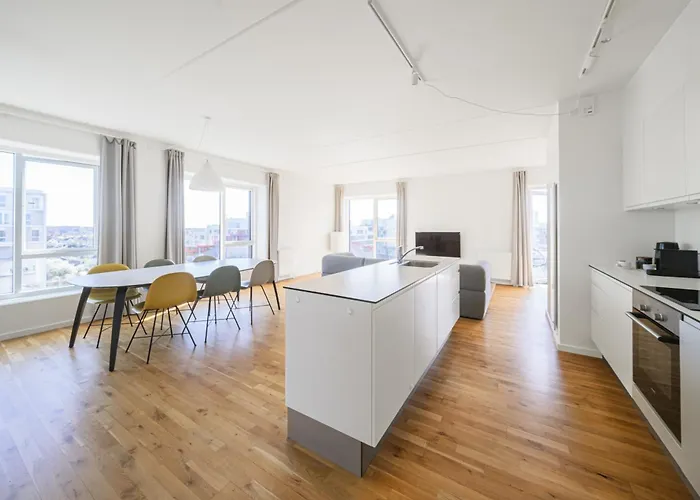 Luxurios 3-Bed W Balcony And Great Views