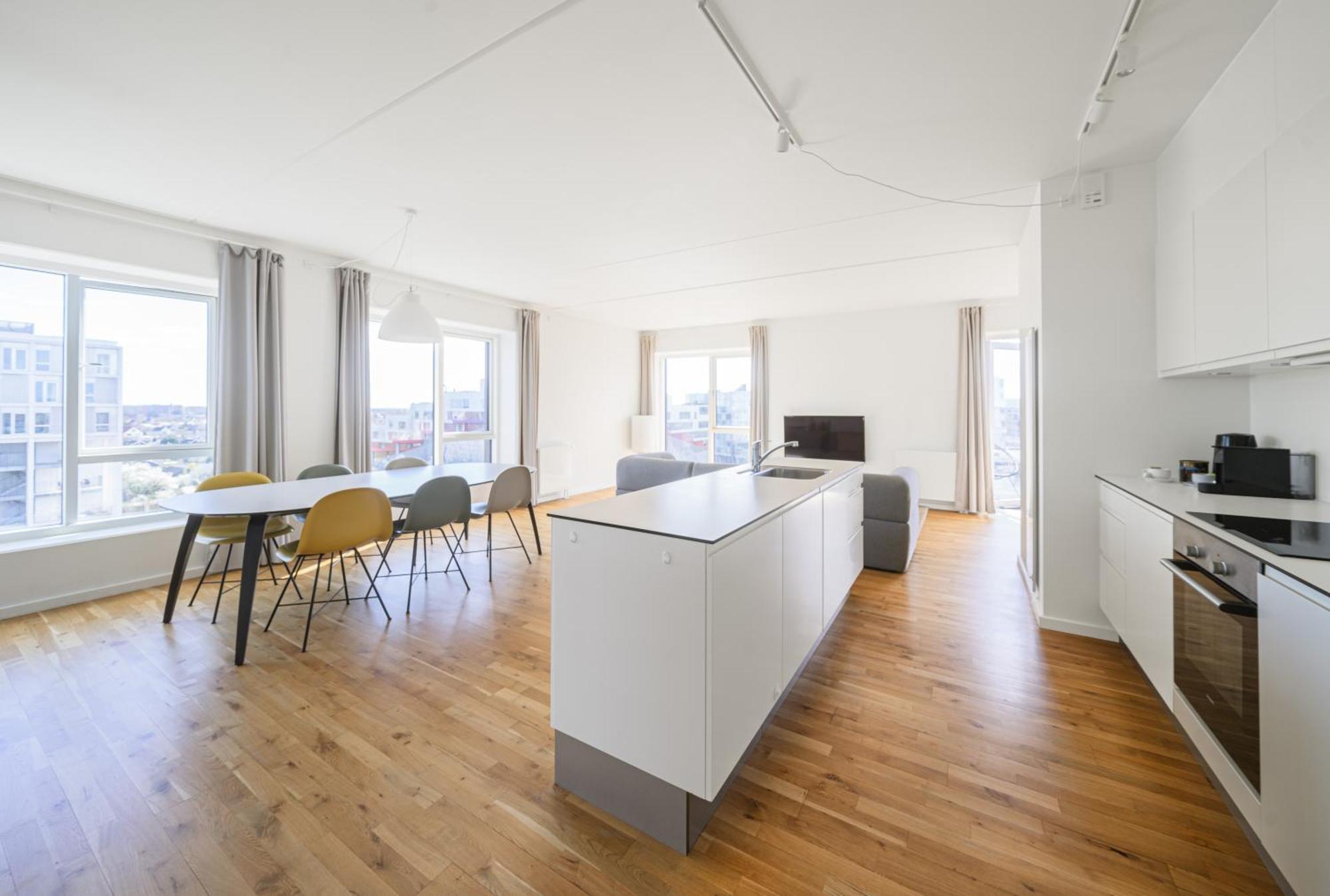 Apartment Luxurios 3-bed W Balcony And Great Views *